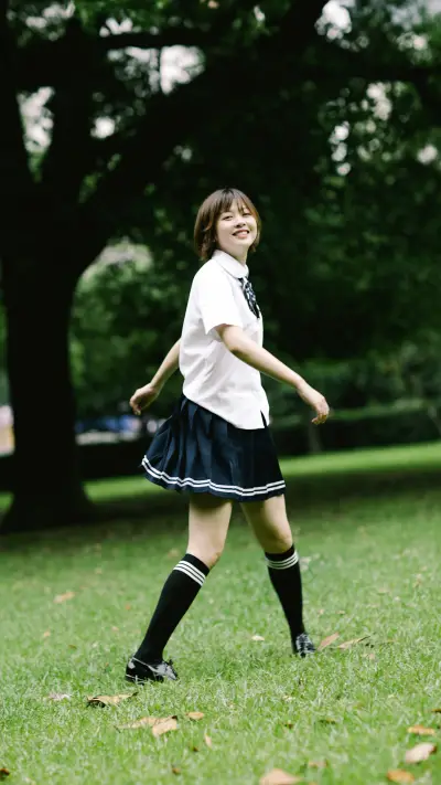 短发校园美女-锐景创意 - Screenshot 1