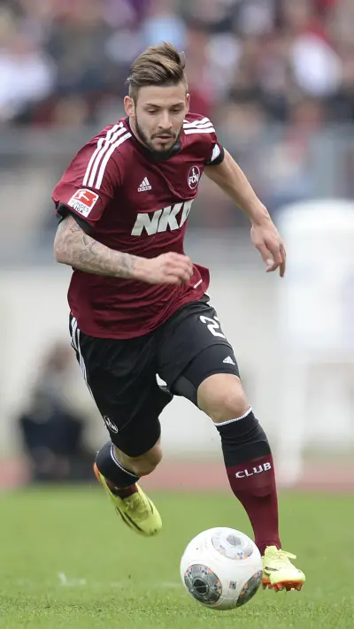 普拉滕哈特欲转会英超 - Screenshot 1