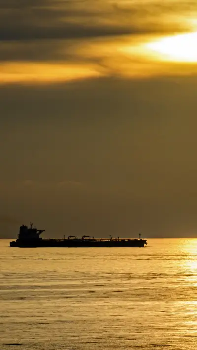 海上孤舟-拍信图库