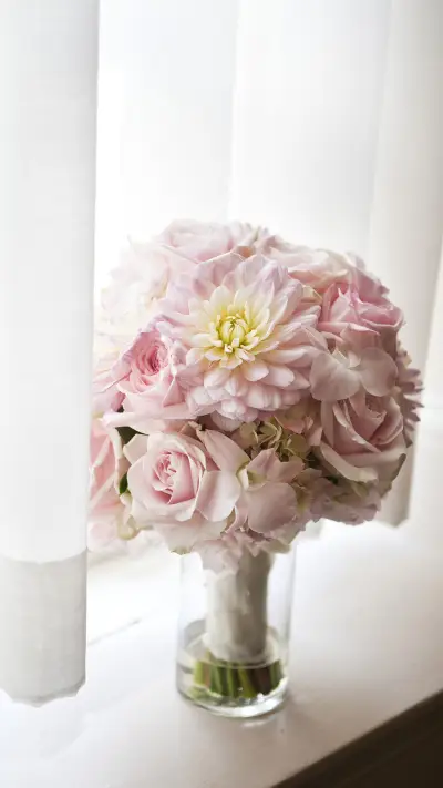 窗边的花 -视觉中国